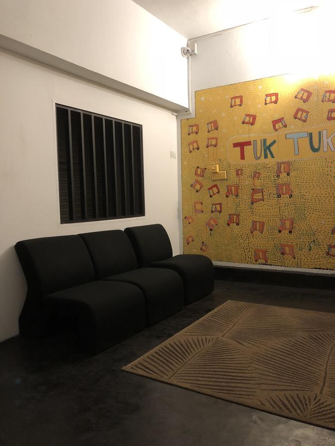 Tuk Tuk Hostels Colombo Exterior photo